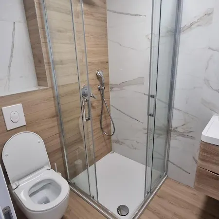 1 Bedroom In With Free Parking And Secured Parking On