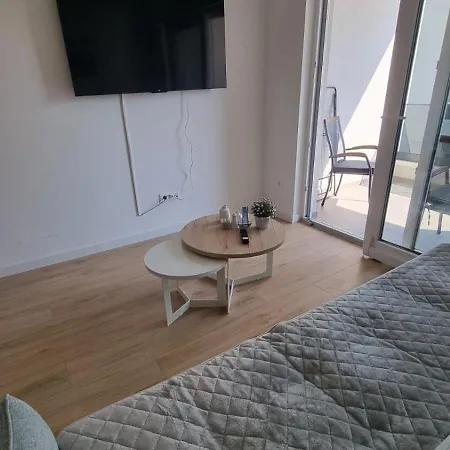 Appartamento 1 Bedroom In With Free Parking And Secured Parking On