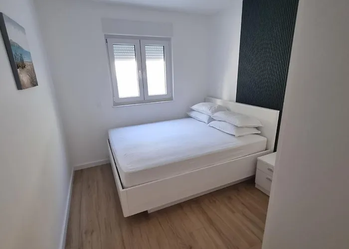 1 Bedroom In With Free Parking And Secured Parking On *