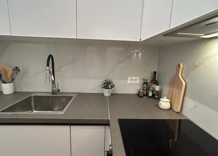 1 Bedroom In With Free Parking And Secured Parking On Апартаменти *