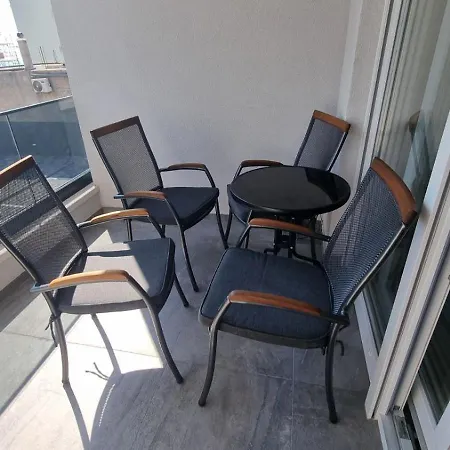 アパート 1 Bedroom In With Free Parking And Secured Parking On マカルスカ