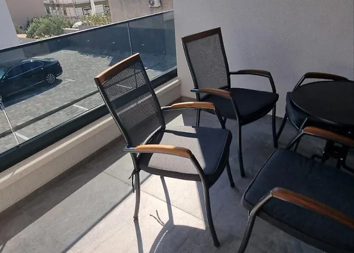 Apartment 1 Bedroom In With Free Parking And Secured Parking On Makarska