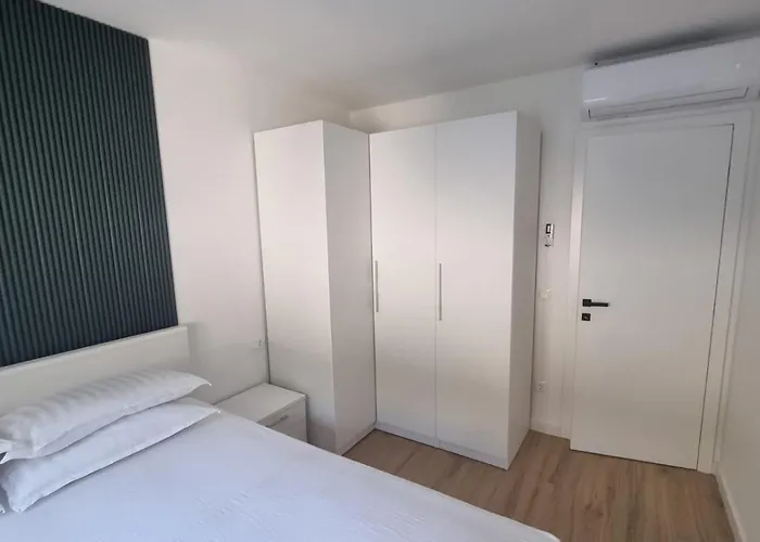 1 Bedroom In With Free Parking And Secured Parking On Apartment