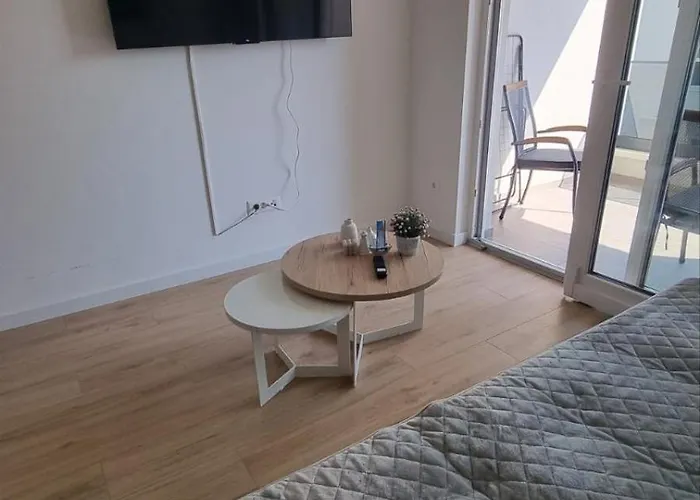 Apartment 1 Bedroom In With Free Parking And Secured Parking On