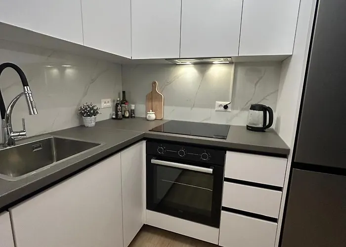 1 Bedroom In With Free Parking And Secured Parking On Apartman Makarska