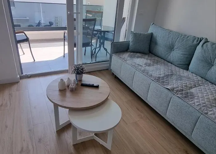 Apartment 1 Bedroom In With Free Parking And Secured Parking On *