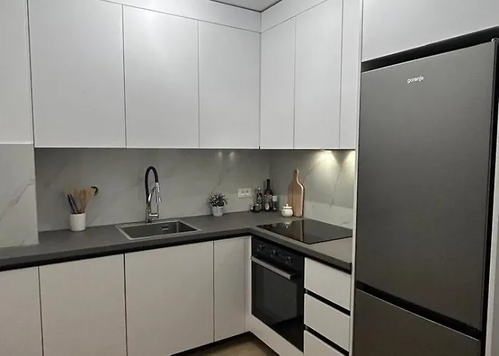 1 Bedroom In With Free Parking And Secured Parking On Apartment