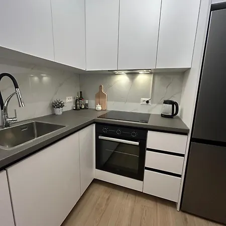 1 Bedroom In With Free Parking And Secured Parking On Appartement Makarska